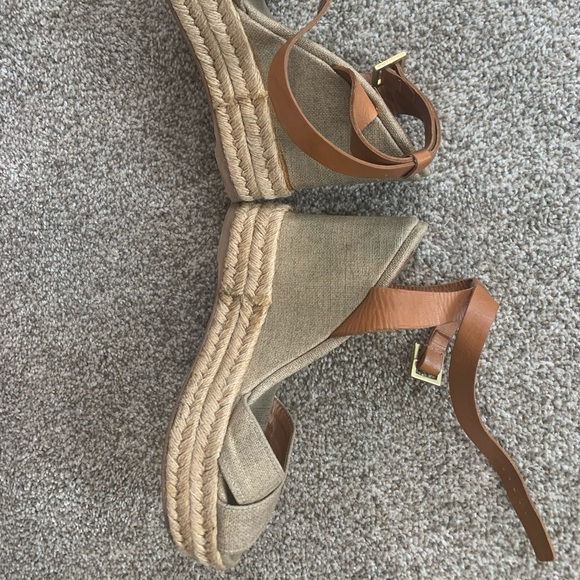 Tory Burch Neutral Summer Wedge - Picture 2 of 3
